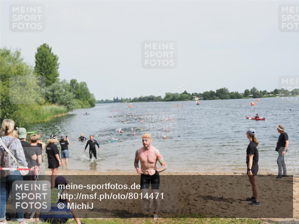 21.06.2025 - 27. Vierlanden-Triathlon MichiJ http://msf.ph/oto/8014471 15.06.2026 10:16:01 Schwimmen 445, 547, 606, 612 meine-sportfotos.de