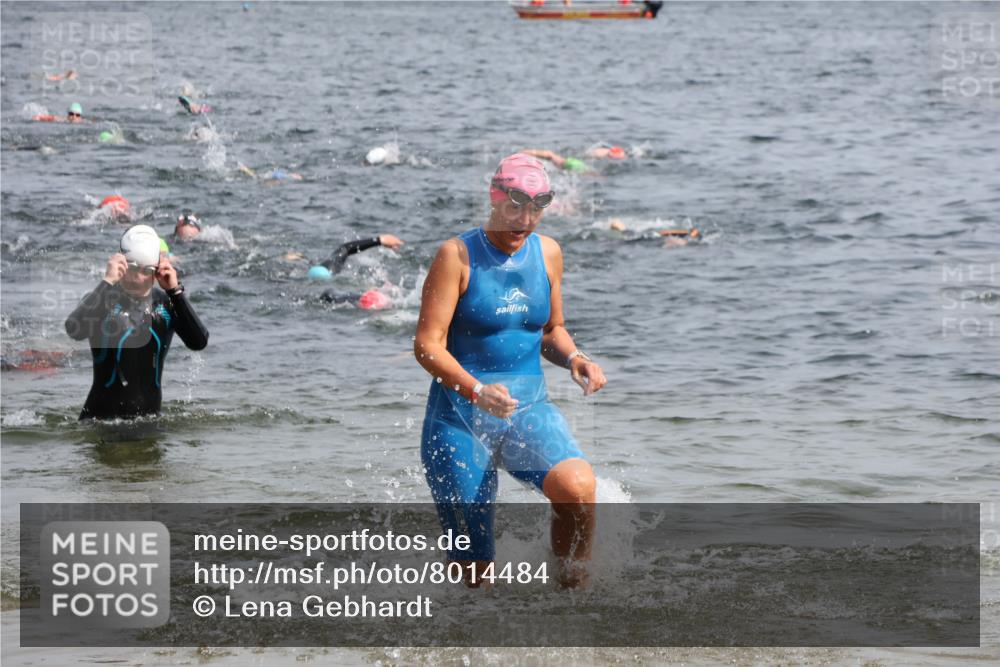 15.06.2025 - 27. Vierlanden-Triathlon Lena Gebhardt http://msf.ph/oto/8014484 15.06.2025 10:14:30 Schwimmen 482, 565, 609, 615, 618 meine-sportfotos.de