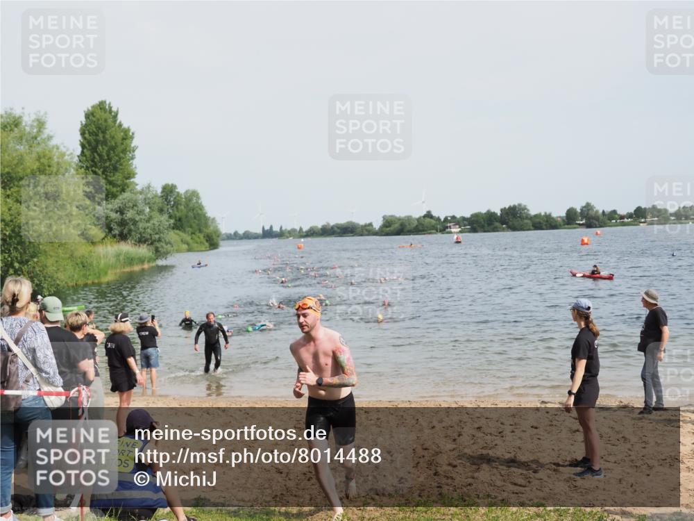 21.06.2025 - 27. Vierlanden-Triathlon MichiJ http://msf.ph/oto/8014488 15.06.2026 10:16:01 Schwimmen 445, 547, 606, 612 meine-sportfotos.de