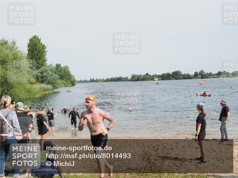 21.06.2025 - 27. Vierlanden-Triathlon MichiJ http://msf.ph/oto/8014493 15.06.2026 10:16:02 Schwimmen 445, 547, 606, 612 meine-sportfotos.de