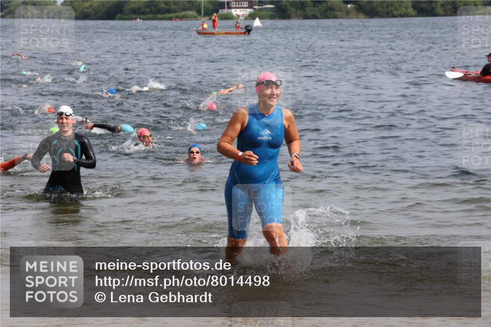 15.06.2025 - 27. Vierlanden-Triathlon Lena Gebhardt http://msf.ph/oto/8014498 15.06.2025 10:14:31 Schwimmen 482, 565, 609, 615, 618 meine-sportfotos.de