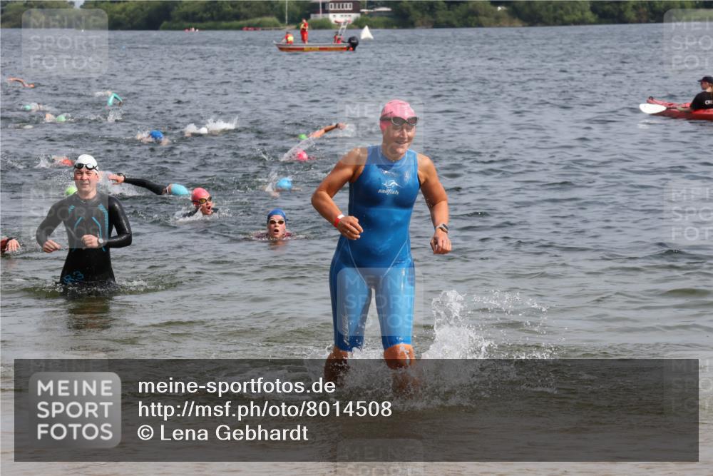 15.06.2025 - 27. Vierlanden-Triathlon Lena Gebhardt http://msf.ph/oto/8014508 15.06.2025 10:14:31 Schwimmen 482, 565, 609, 615, 618 meine-sportfotos.de