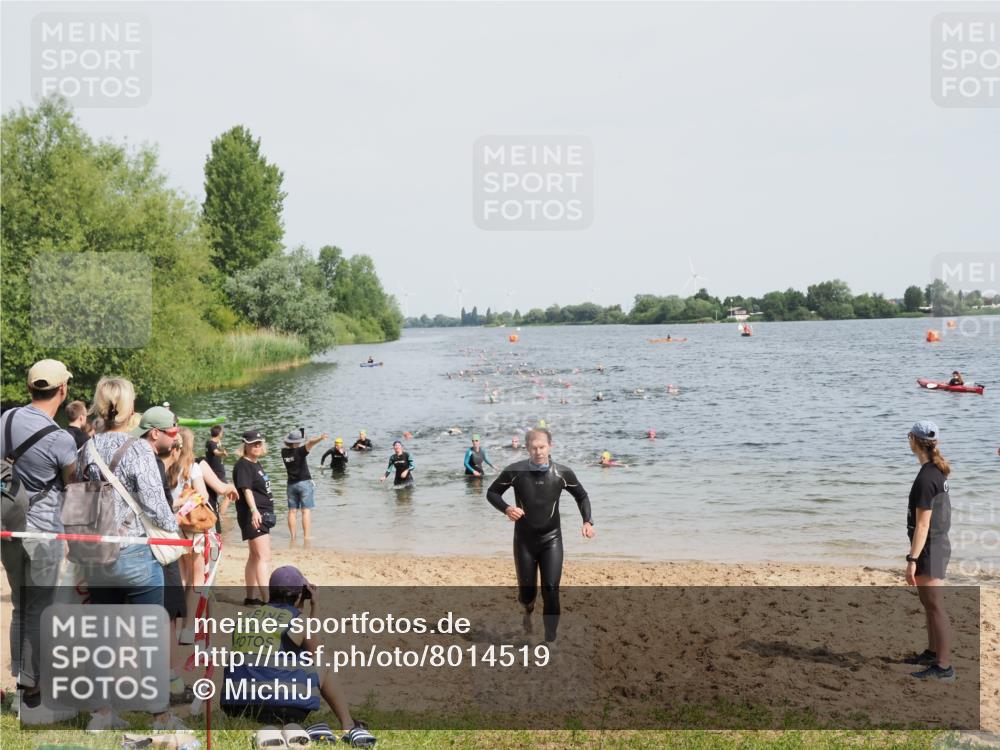 21.06.2025 - 27. Vierlanden-Triathlon MichiJ http://msf.ph/oto/8014519 15.06.2026 10:16:07 Schwimmen 445, 547, 606, 612 meine-sportfotos.de
