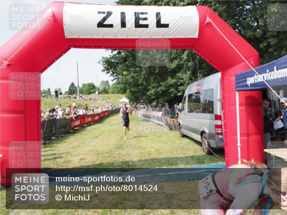 21.06.2025 - 27. Vierlanden-Triathlon MichiJ http://msf.ph/oto/8014524 15.06.2026 11:31:18 Ziel 180, 605 meine-sportfotos.de