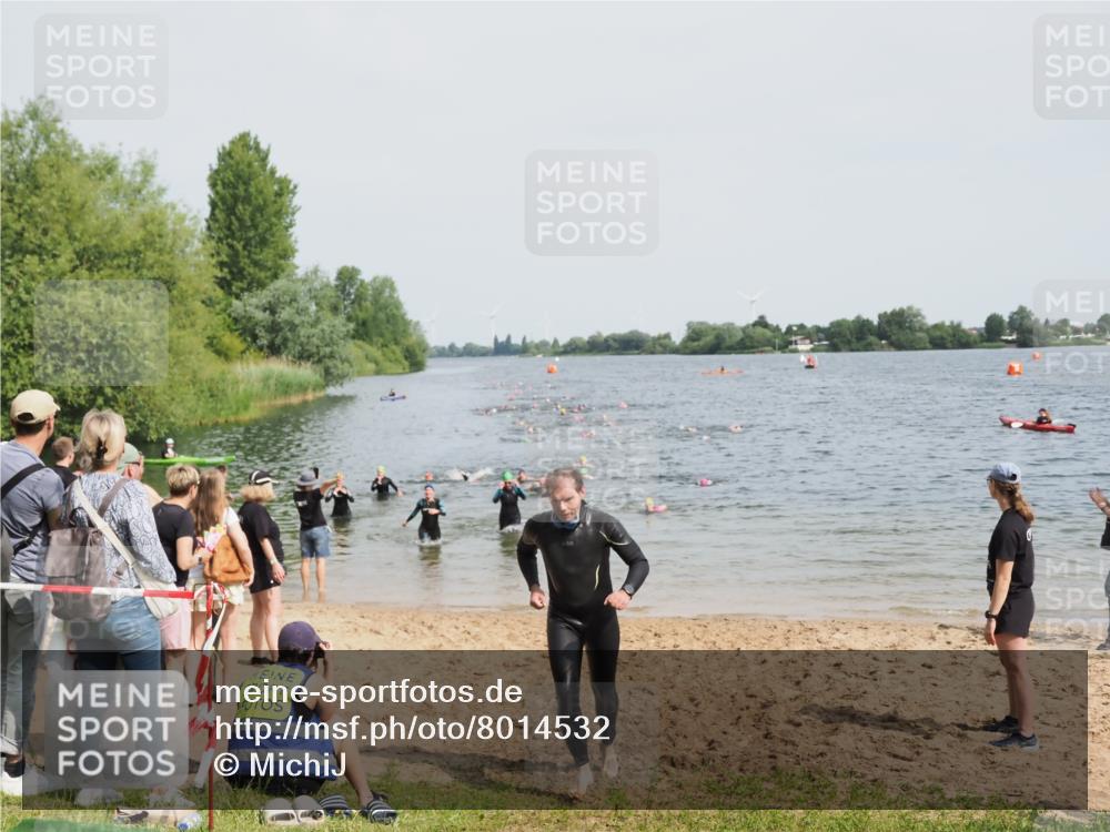 21.06.2025 - 27. Vierlanden-Triathlon MichiJ http://msf.ph/oto/8014532 15.06.2026 10:16:08 Schwimmen 445, 489, 612 meine-sportfotos.de