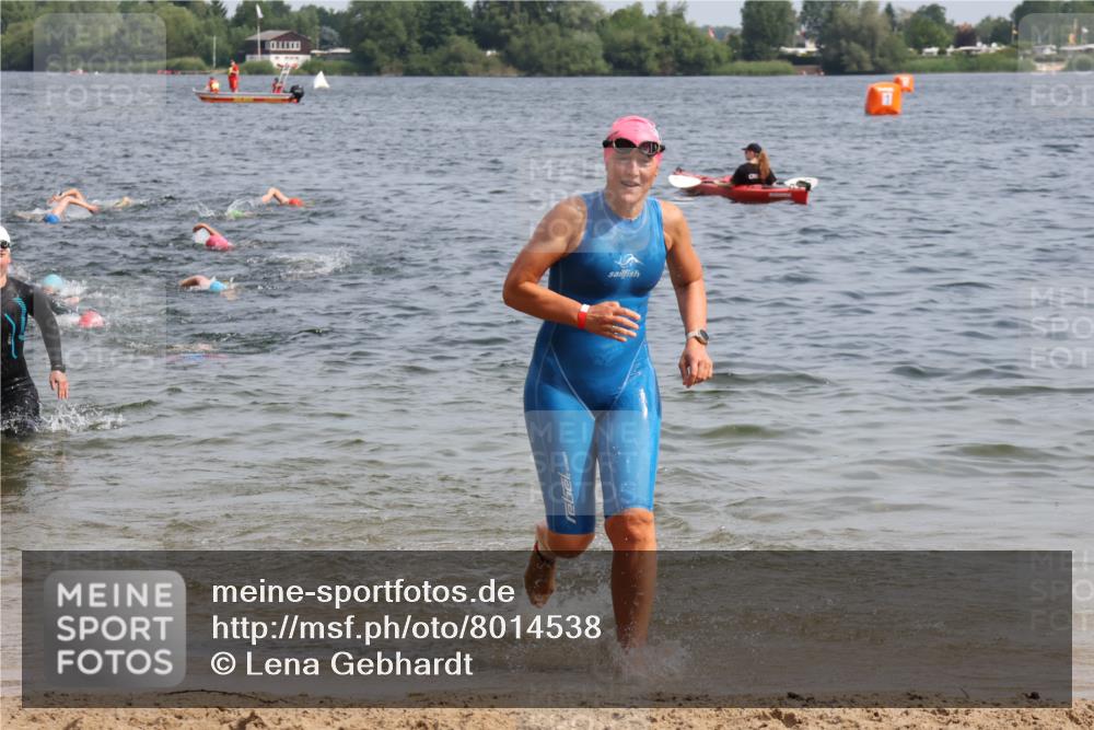 15.06.2025 - 27. Vierlanden-Triathlon Lena Gebhardt http://msf.ph/oto/8014538 15.06.2025 10:14:32 Schwimmen 565, 609, 615, 618 meine-sportfotos.de