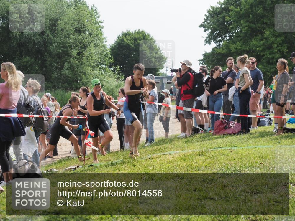 15.06.2025 - 27. Vierlanden-Triathlon KatJ http://msf.ph/oto/8014556 15.06.2025 10:15:12 Schwimmen 480, 507, 528, 555, 587, 592, 597, 605, 635 meine-sportfotos.de