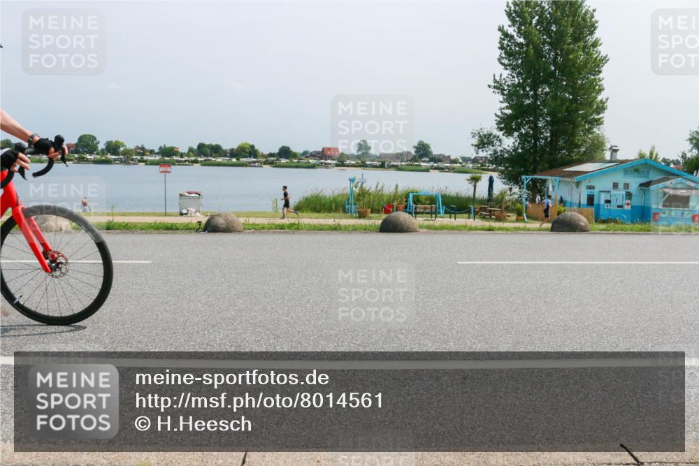 21.06.2025 - 27. Vierlanden-Triathlon H.Heesch http://msf.ph/oto/8014561 15.06.2025 11:49:42 Radfahren 810, 828, 845 meine-sportfotos.de