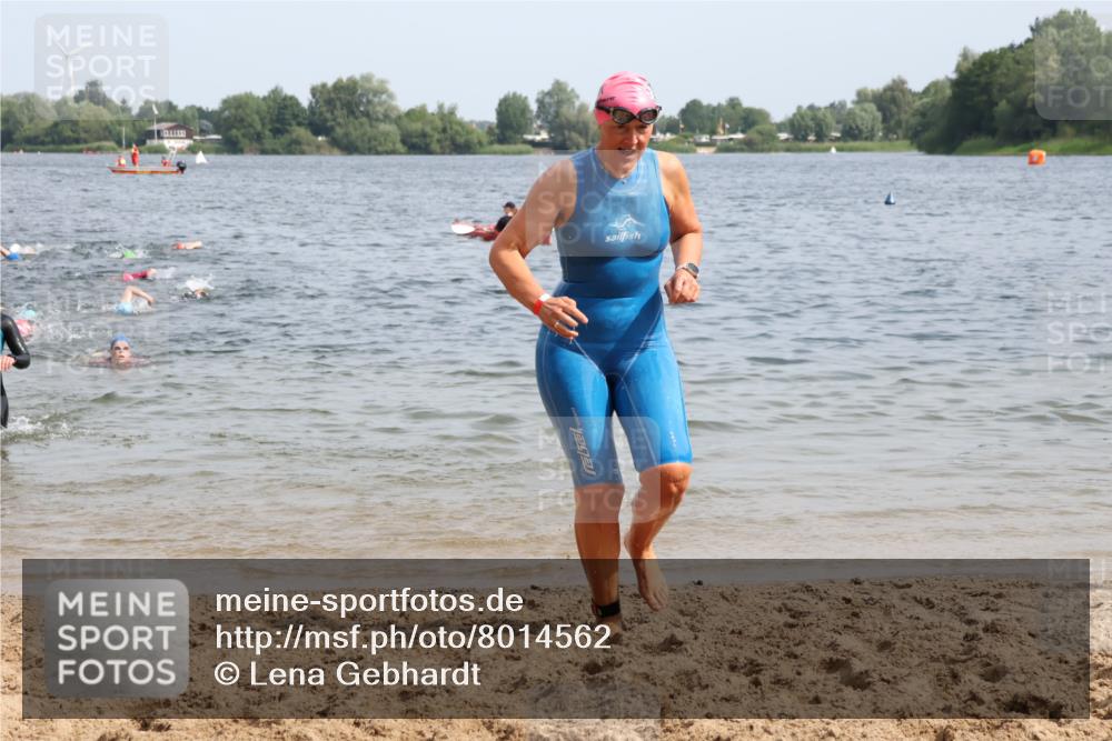 15.06.2025 - 27. Vierlanden-Triathlon Lena Gebhardt http://msf.ph/oto/8014562 15.06.2025 10:14:34 Schwimmen 546, 559, 565, 609, 615 meine-sportfotos.de