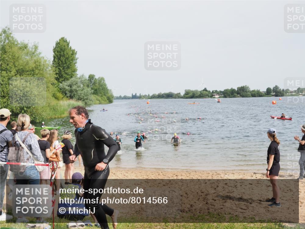 21.06.2025 - 27. Vierlanden-Triathlon MichiJ http://msf.ph/oto/8014566 15.06.2026 10:16:09 Schwimmen 445, 489, 611 meine-sportfotos.de