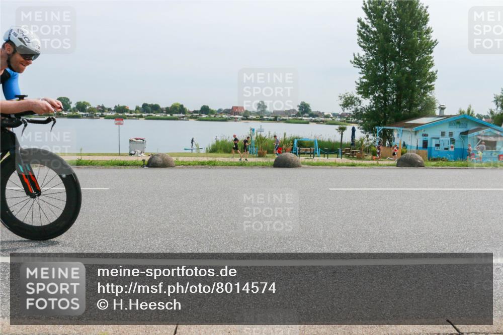 15.06.2025 - 27. Vierlanden-Triathlon H.Heesch http://msf.ph/oto/8014574 15.06.2025 11:11:14 Radfahren 106, 714 meine-sportfotos.de