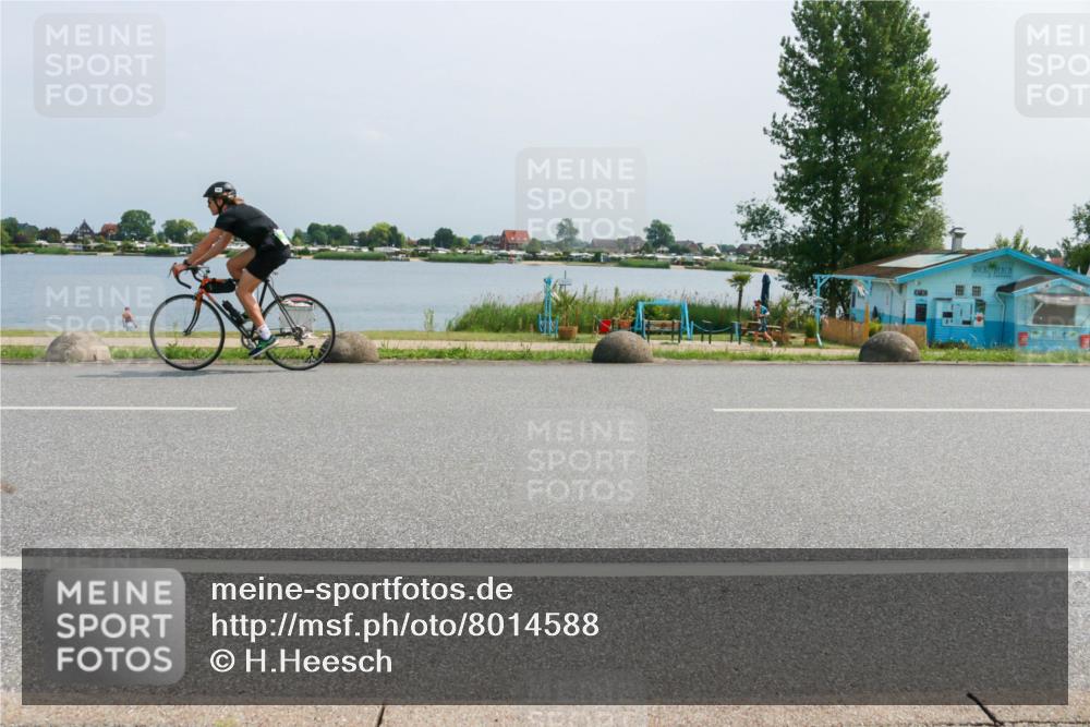 21.06.2025 - 27. Vierlanden-Triathlon H.Heesch http://msf.ph/oto/8014588 15.06.2025 11:49:50 Radfahren 747, 962 meine-sportfotos.de