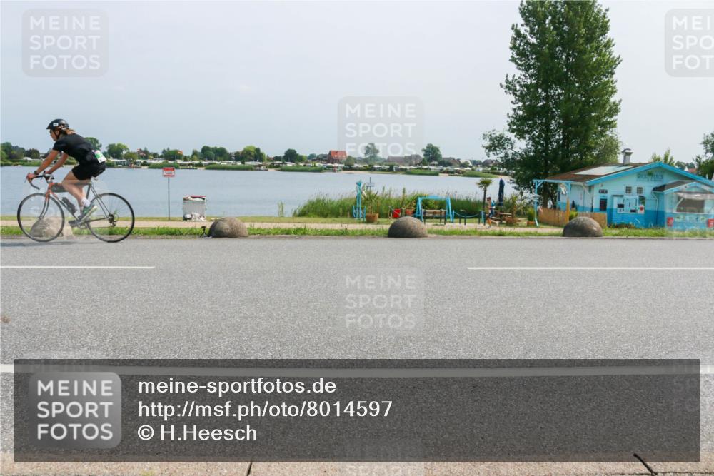 21.06.2025 - 27. Vierlanden-Triathlon H.Heesch http://msf.ph/oto/8014597 15.06.2025 11:49:50 Radfahren 747, 962 meine-sportfotos.de