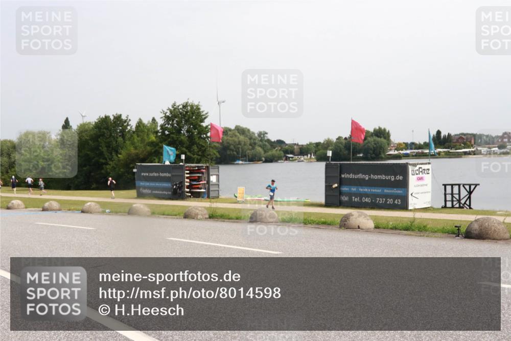 15.06.2025 - 27. Vierlanden-Triathlon H.Heesch http://msf.ph/oto/8014598 15.06.2025 11:16:14 Radfahren 208, 801, 819 meine-sportfotos.de