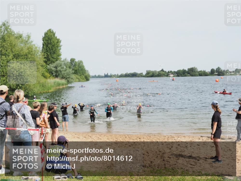 21.06.2025 - 27. Vierlanden-Triathlon MichiJ http://msf.ph/oto/8014612 15.06.2026 10:16:10 Schwimmen 445, 489, 611 meine-sportfotos.de