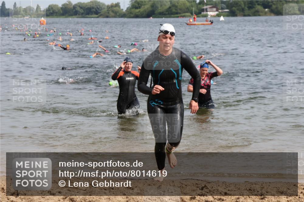 15.06.2025 - 27. Vierlanden-Triathlon Lena Gebhardt http://msf.ph/oto/8014619 15.06.2025 10:14:37 Schwimmen 546, 559, 609, 615 meine-sportfotos.de