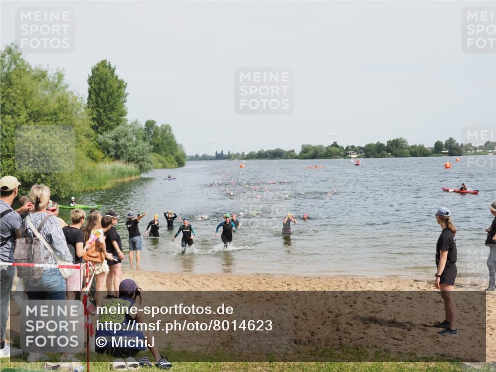 21.06.2025 - 27. Vierlanden-Triathlon MichiJ http://msf.ph/oto/8014623 15.06.2026 10:16:10 Schwimmen 445, 489, 611 meine-sportfotos.de