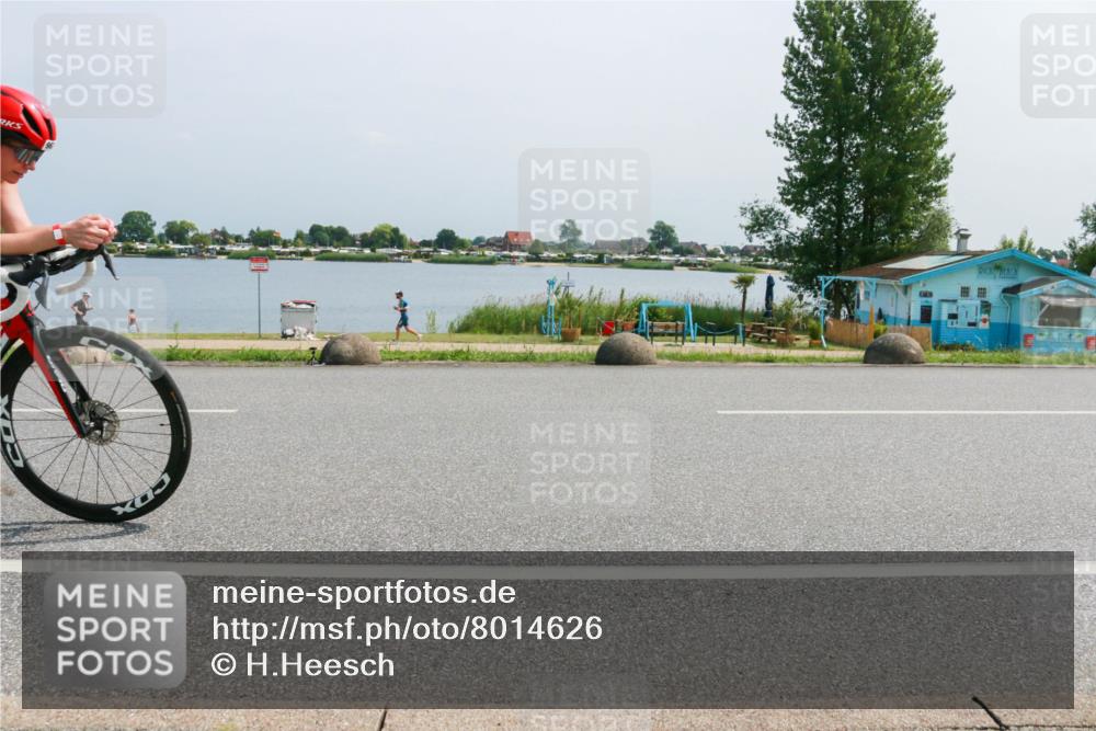 21.06.2025 - 27. Vierlanden-Triathlon H.Heesch http://msf.ph/oto/8014626 15.06.2025 11:49:54 Radfahren 747, 820, 962 meine-sportfotos.de