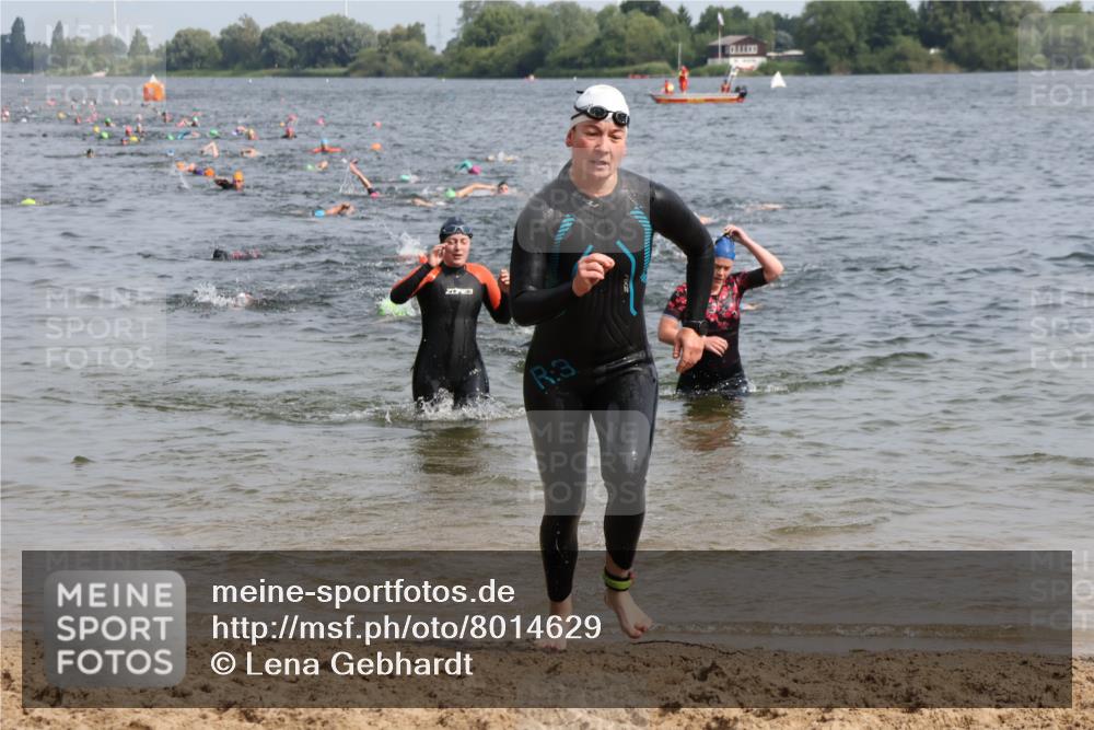 15.06.2025 - 27. Vierlanden-Triathlon Lena Gebhardt http://msf.ph/oto/8014629 15.06.2025 10:14:37 Schwimmen 546, 559, 609, 615 meine-sportfotos.de