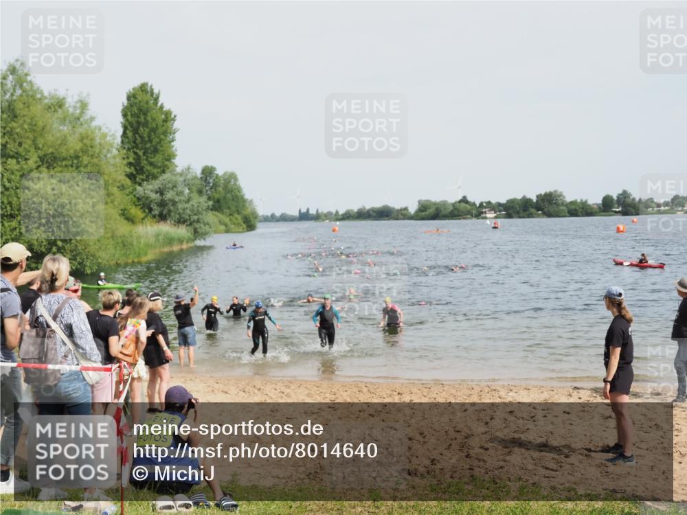 21.06.2025 - 27. Vierlanden-Triathlon MichiJ http://msf.ph/oto/8014640 15.06.2026 10:16:11 Schwimmen 445, 489, 611 meine-sportfotos.de