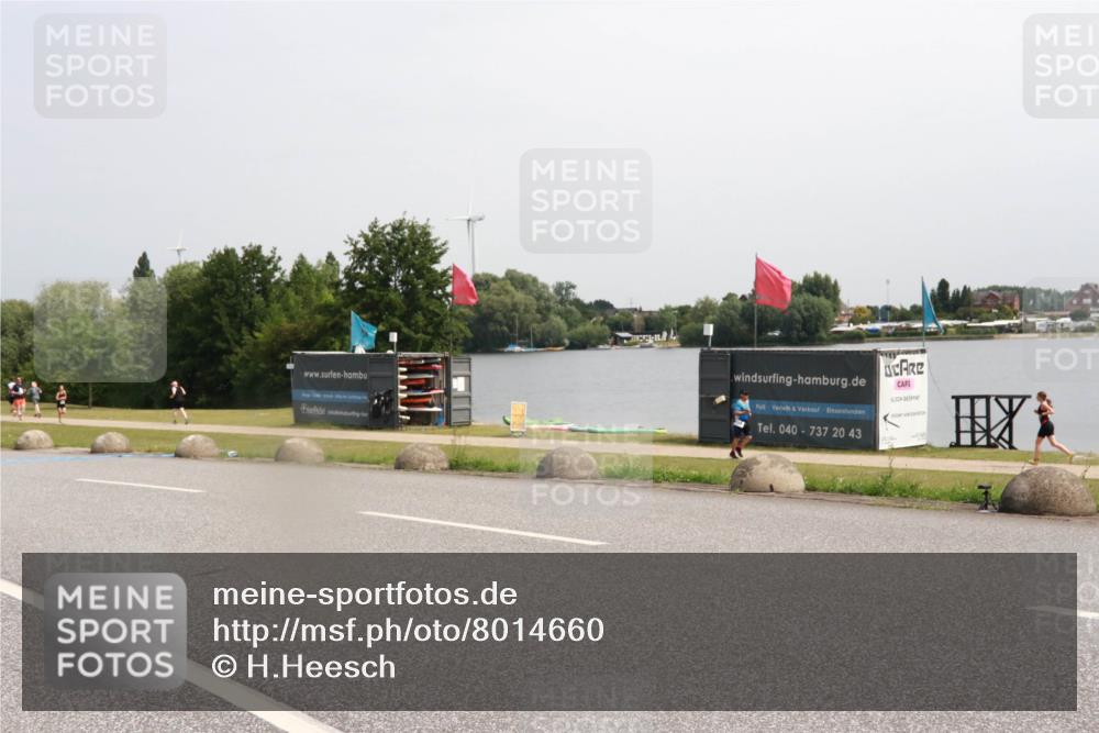 21.06.2025 - 27. Vierlanden-Triathlon H.Heesch http://msf.ph/oto/8014660 15.06.2025 11:16:16 Radfahren 801, 819 meine-sportfotos.de