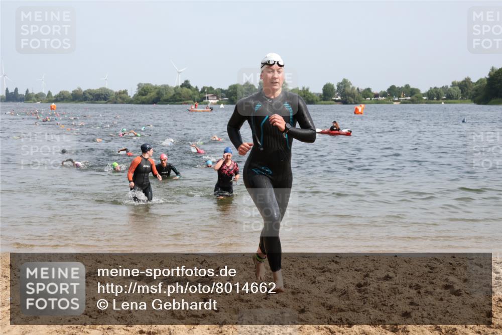 15.06.2025 - 27. Vierlanden-Triathlon Lena Gebhardt http://msf.ph/oto/8014662 15.06.2025 10:14:38 Schwimmen 546, 559, 609, 615 meine-sportfotos.de
