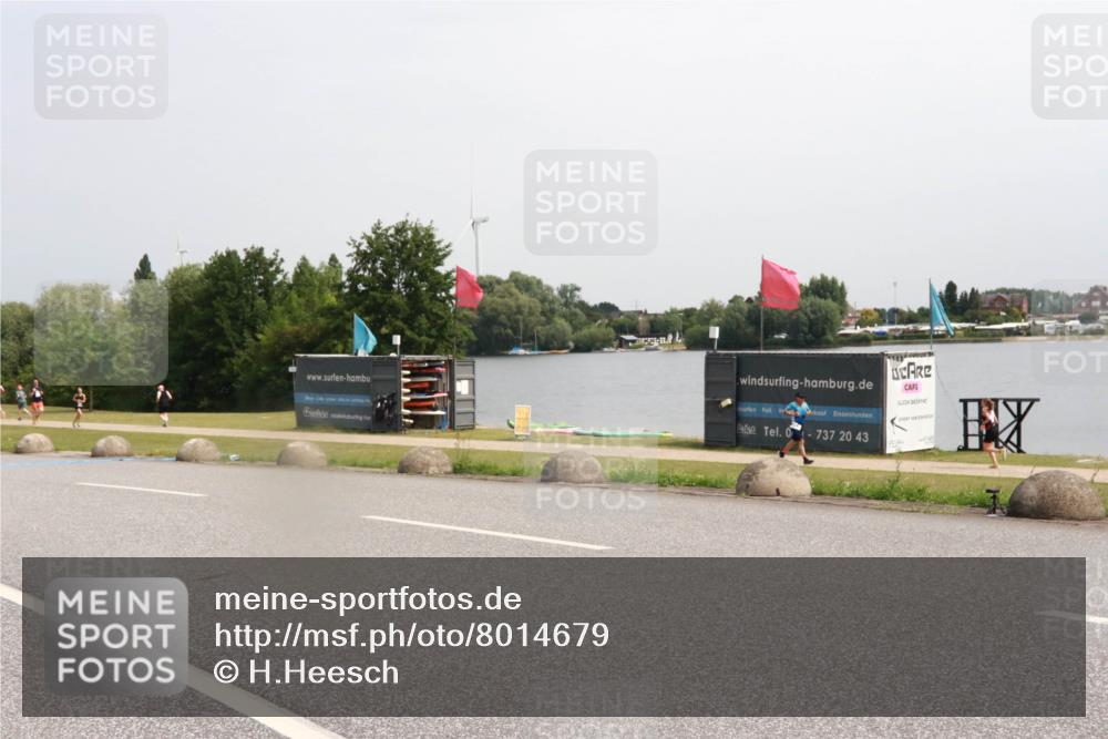 15.06.2025 - 27. Vierlanden-Triathlon H.Heesch http://msf.ph/oto/8014679 15.06.2025 11:16:16 Radfahren 801, 819 meine-sportfotos.de