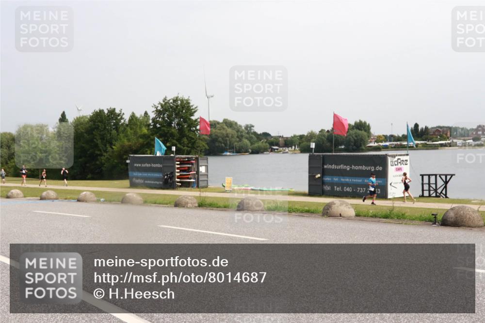 15.06.2025 - 27. Vierlanden-Triathlon H.Heesch http://msf.ph/oto/8014687 15.06.2025 11:16:17 Radfahren 801, 819 meine-sportfotos.de