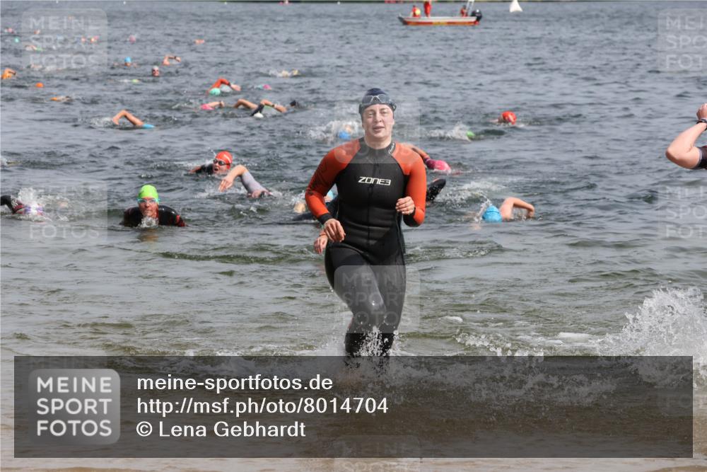 15.06.2025 - 27. Vierlanden-Triathlon Lena Gebhardt http://msf.ph/oto/8014704 15.06.2025 10:14:40 Schwimmen 546, 559, 608, 609, 615 meine-sportfotos.de