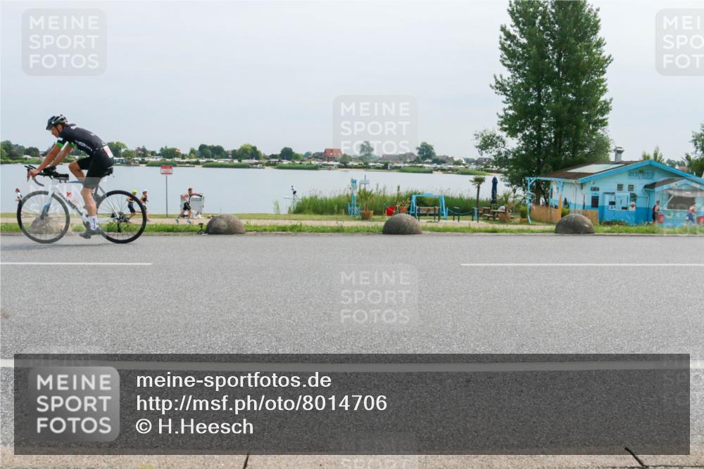 15.06.2025 - 27. Vierlanden-Triathlon H.Heesch http://msf.ph/oto/8014706 15.06.2025 11:11:39 Radfahren 242 meine-sportfotos.de