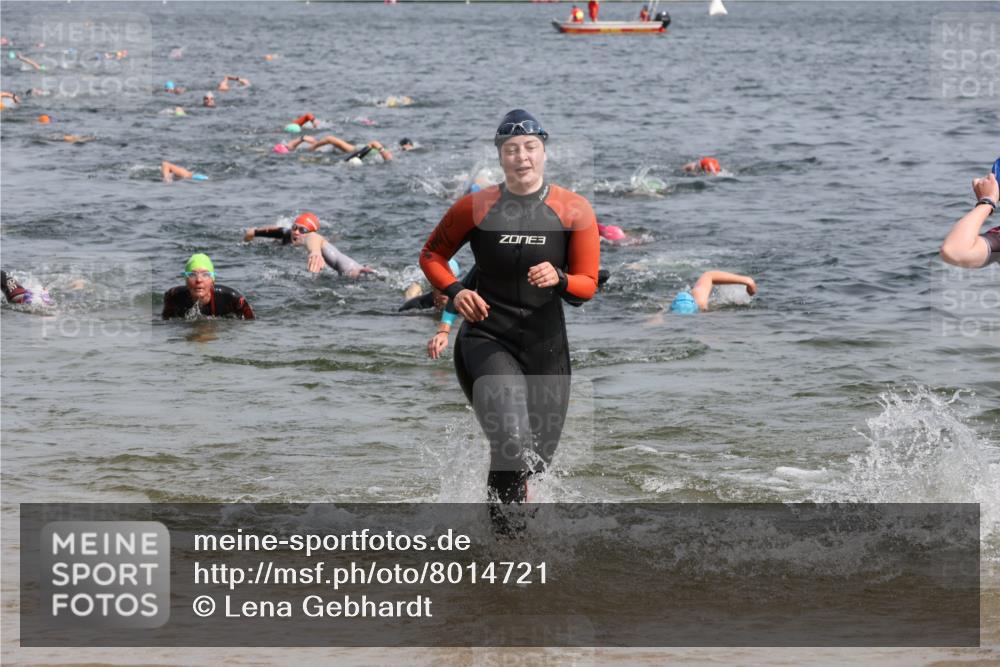 15.06.2025 - 27. Vierlanden-Triathlon Lena Gebhardt http://msf.ph/oto/8014721 15.06.2025 10:14:40 Schwimmen 546, 559, 608, 609, 615 meine-sportfotos.de