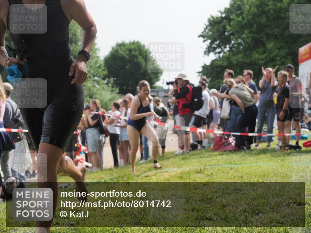 15.06.2025 - 27. Vierlanden-Triathlon KatJ http://msf.ph/oto/8014742 15.06.2025 10:15:16 Schwimmen 480, 507, 555, 587, 597, 635 meine-sportfotos.de