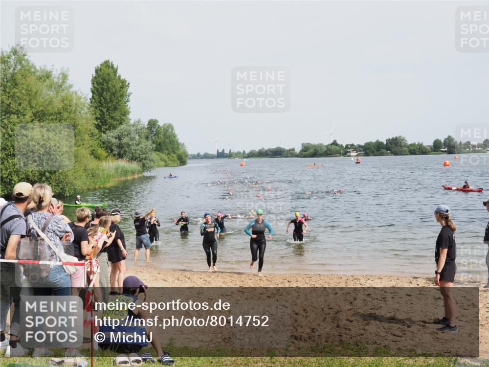 21.06.2025 - 27. Vierlanden-Triathlon MichiJ http://msf.ph/oto/8014752 15.06.2026 10:16:13 Schwimmen 445, 489, 523, 611 meine-sportfotos.de