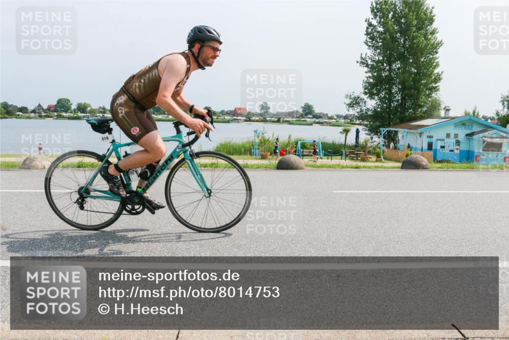 21.06.2025 - 27. Vierlanden-Triathlon H.Heesch http://msf.ph/oto/8014753 15.06.2025 11:50:11 Radfahren 819, 830, 953 meine-sportfotos.de