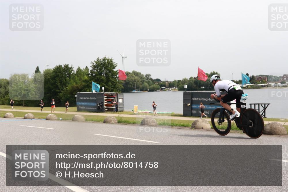 15.06.2025 - 27. Vierlanden-Triathlon H.Heesch http://msf.ph/oto/8014758 15.06.2025 11:16:20 Radfahren  meine-sportfotos.de