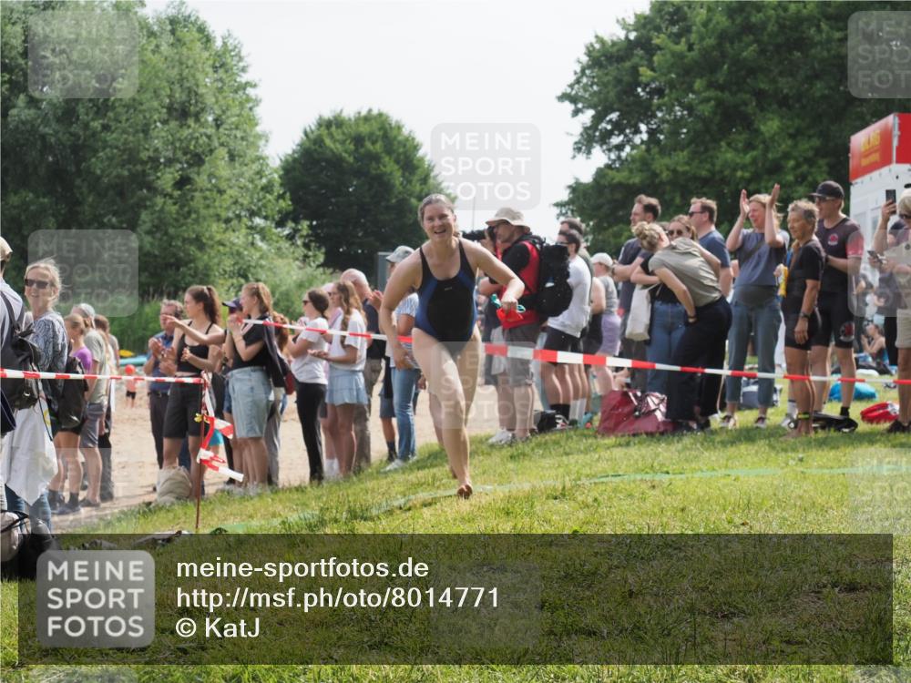 15.06.2025 - 27. Vierlanden-Triathlon KatJ http://msf.ph/oto/8014771 15.06.2025 10:15:16 Schwimmen 480, 507, 555, 587, 597, 635 meine-sportfotos.de