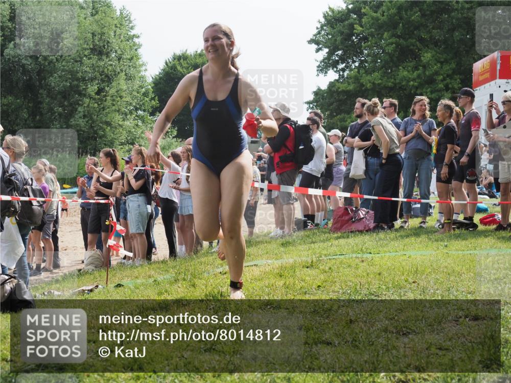 15.06.2025 - 27. Vierlanden-Triathlon KatJ http://msf.ph/oto/8014812 15.06.2025 10:15:17 Schwimmen 480, 507, 555, 587, 597, 635 meine-sportfotos.de