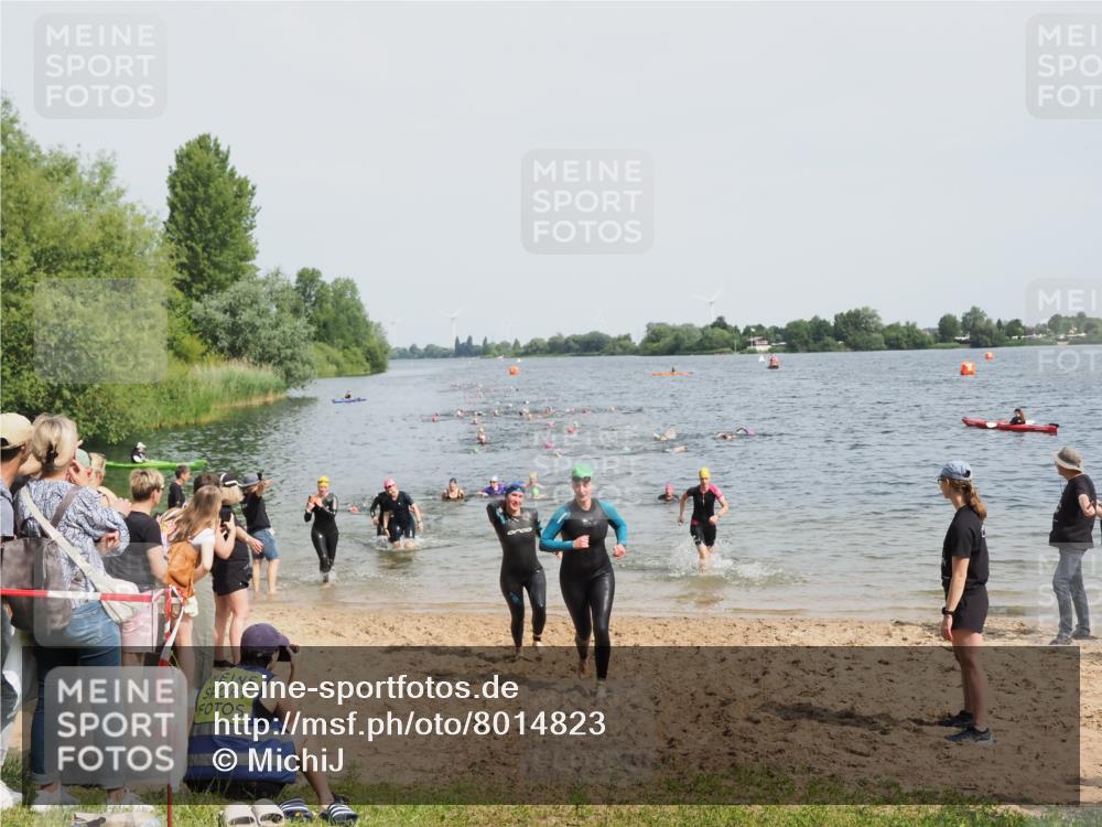 21.06.2025 - 27. Vierlanden-Triathlon MichiJ http://msf.ph/oto/8014823 15.06.2026 10:16:15 Schwimmen 445, 477, 489, 494, 523, 611 meine-sportfotos.de