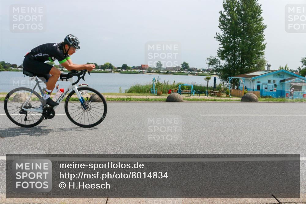 21.06.2025 - 27. Vierlanden-Triathlon H.Heesch http://msf.ph/oto/8014834 15.06.2025 11:50:30 Radfahren 242 meine-sportfotos.de