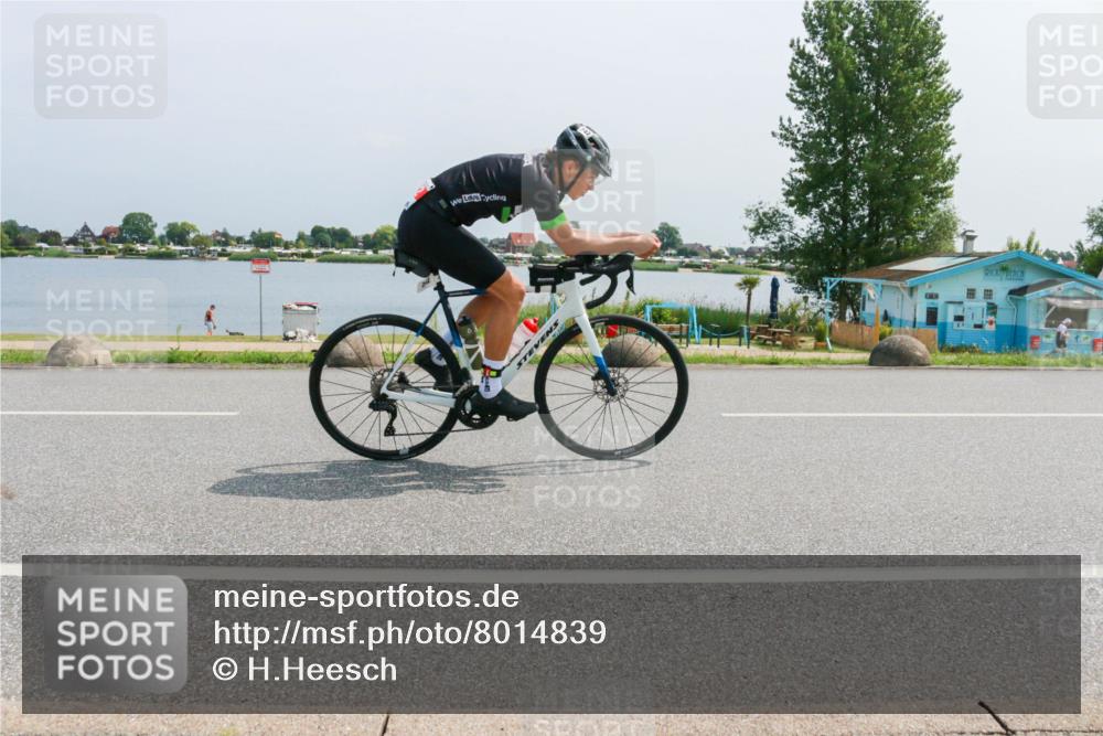 21.06.2025 - 27. Vierlanden-Triathlon H.Heesch http://msf.ph/oto/8014839 15.06.2025 11:50:30 Radfahren 242 meine-sportfotos.de