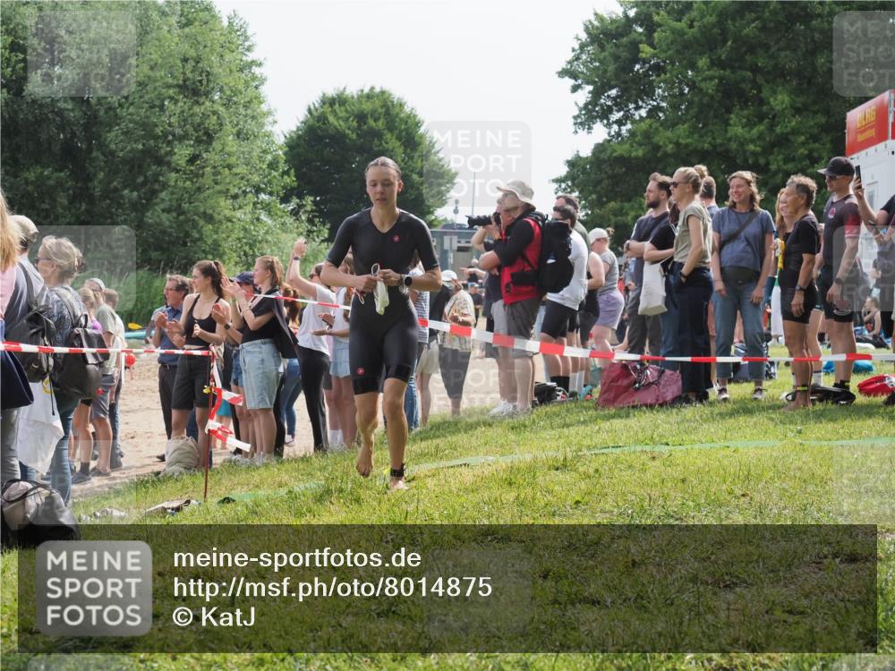 15.06.2025 - 27. Vierlanden-Triathlon KatJ http://msf.ph/oto/8014875 15.06.2025 10:15:19 Schwimmen 480, 507, 542, 555, 579, 587, 597, 613, 635 meine-sportfotos.de