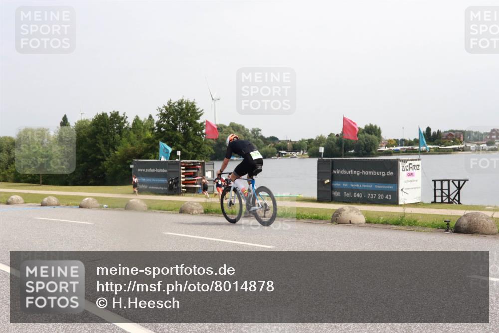 21.06.2025 - 27. Vierlanden-Triathlon H.Heesch http://msf.ph/oto/8014878 15.06.2025 11:16:25 Radfahren 717, 794 meine-sportfotos.de