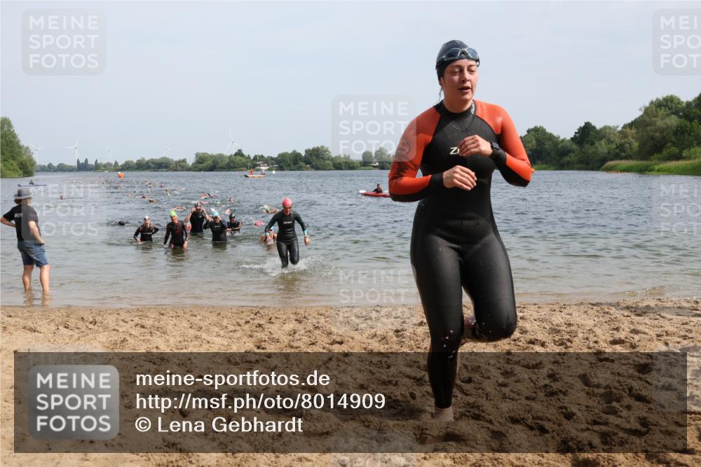 15.06.2025 - 27. Vierlanden-Triathlon Lena Gebhardt http://msf.ph/oto/8014909 15.06.2025 10:14:45 Schwimmen 476, 546, 559, 593, 608, 609, 1397 meine-sportfotos.de