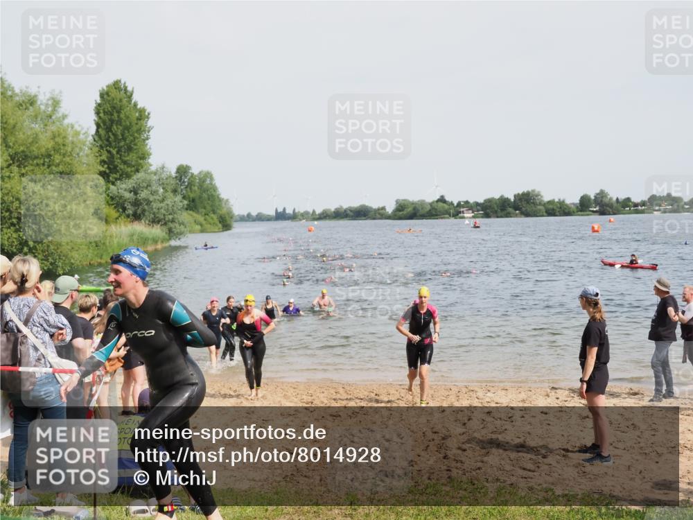 21.06.2025 - 27. Vierlanden-Triathlon MichiJ http://msf.ph/oto/8014928 15.06.2026 10:16:18 Schwimmen 477, 489, 494, 523, 526, 611 meine-sportfotos.de