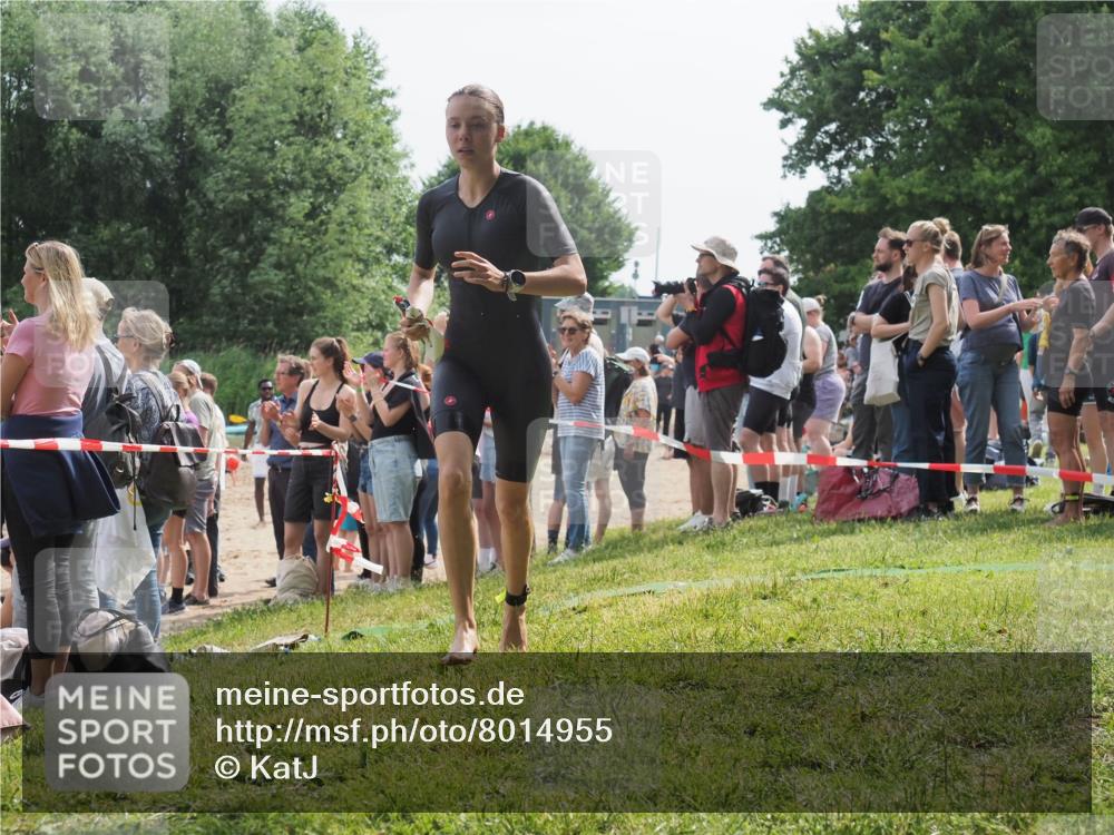 15.06.2025 - 27. Vierlanden-Triathlon KatJ http://msf.ph/oto/8014955 15.06.2025 10:15:20 Schwimmen 480, 507, 542, 555, 579, 587, 613, 631, 635 meine-sportfotos.de