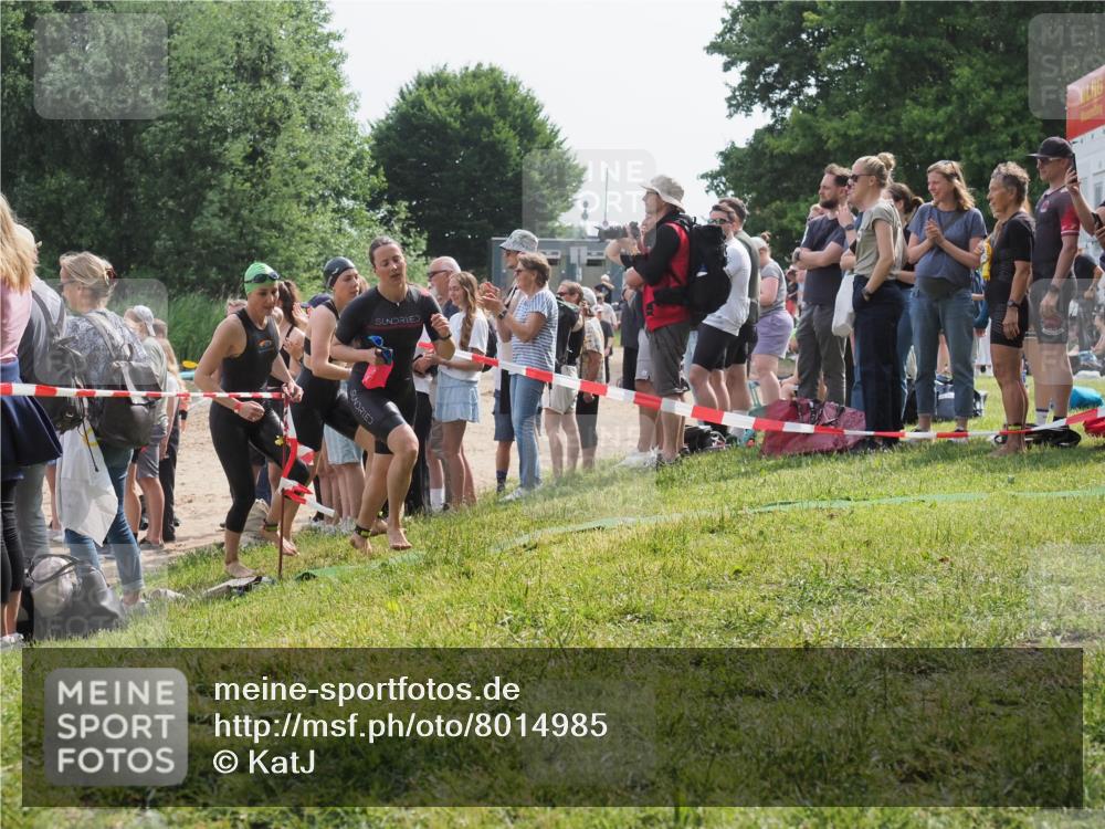 15.06.2025 - 27. Vierlanden-Triathlon KatJ http://msf.ph/oto/8014985 15.06.2025 10:15:24 Schwimmen 507, 542, 554, 555, 579, 613, 631 meine-sportfotos.de