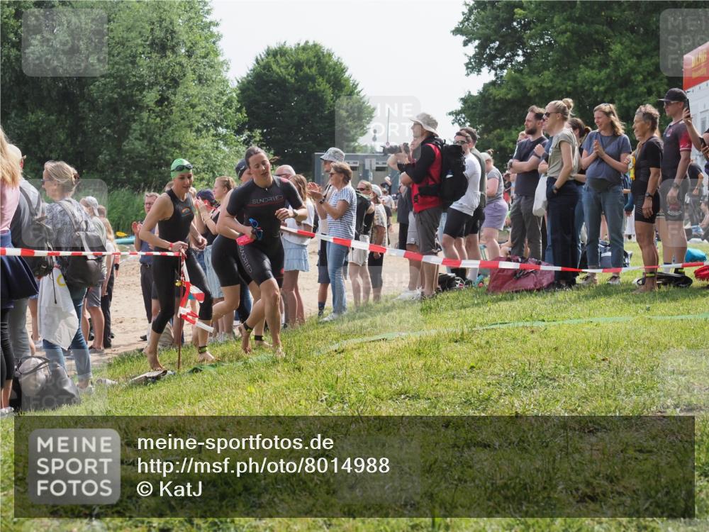 15.06.2025 - 27. Vierlanden-Triathlon KatJ http://msf.ph/oto/8014988 15.06.2025 10:15:24 Schwimmen 507, 542, 554, 555, 579, 613, 631 meine-sportfotos.de
