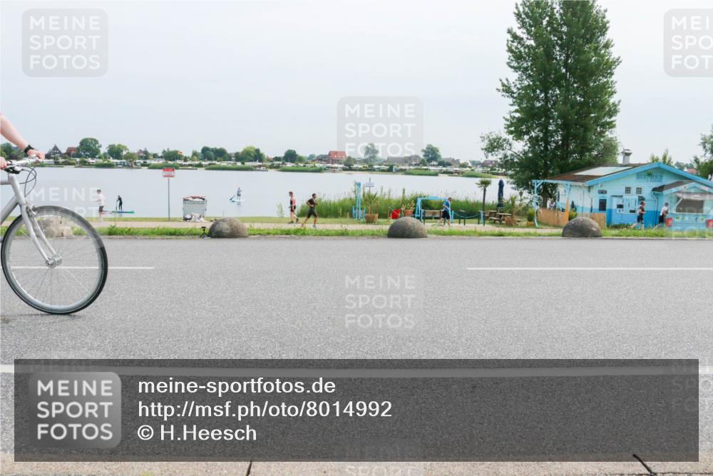 15.06.2025 - 27. Vierlanden-Triathlon H.Heesch http://msf.ph/oto/8014992 15.06.2025 11:12:18 Radfahren 235, 474, 574, 854 meine-sportfotos.de