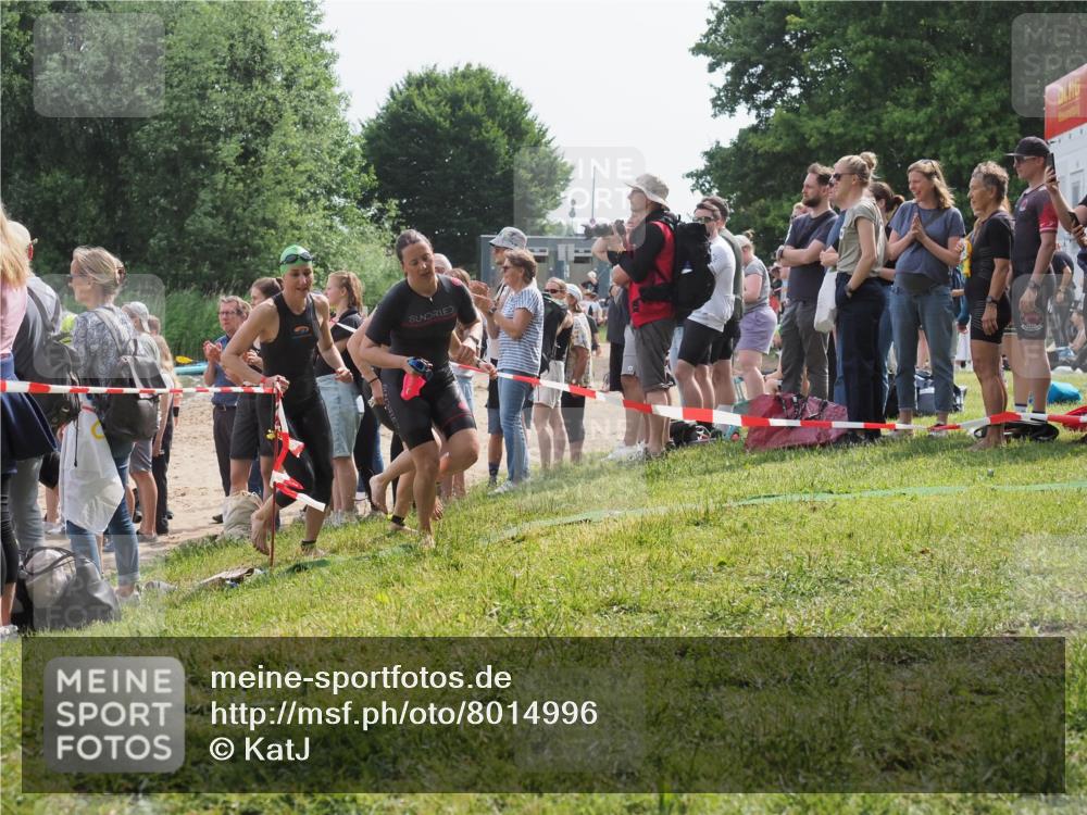 15.06.2025 - 27. Vierlanden-Triathlon KatJ http://msf.ph/oto/8014996 15.06.2025 10:15:24 Schwimmen 507, 542, 554, 555, 579, 613, 631 meine-sportfotos.de