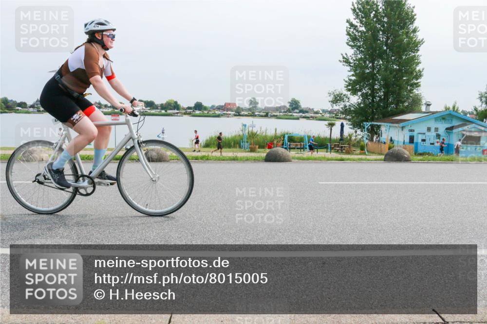 15.06.2025 - 27. Vierlanden-Triathlon H.Heesch http://msf.ph/oto/8015005 15.06.2025 11:12:19 Radfahren 235, 474, 574, 854 meine-sportfotos.de